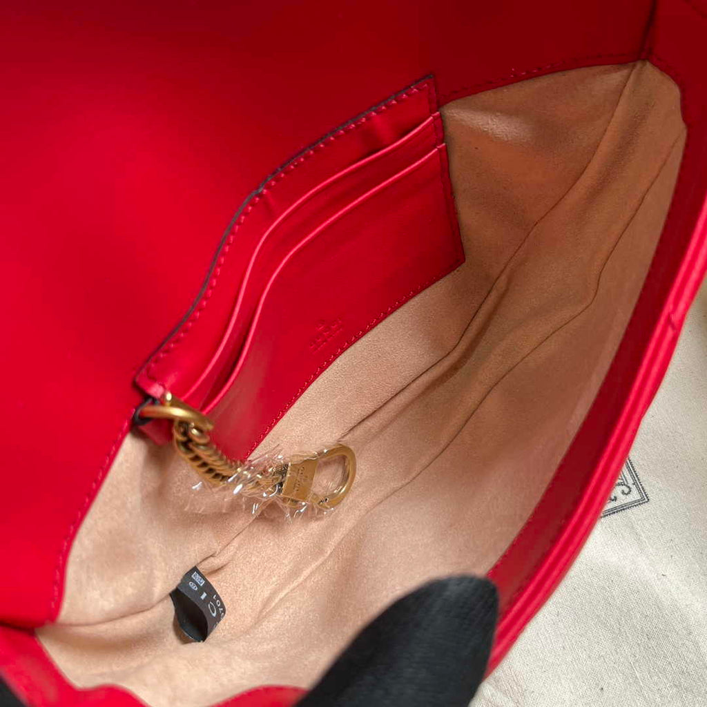 Gucci 746431 GG Marmont matelassé chain mini bag in Red leather