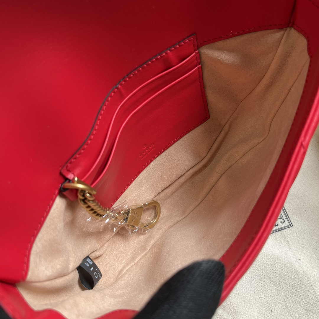 Gucci 746431 GG Marmont matelassé chain mini bag in Red leather