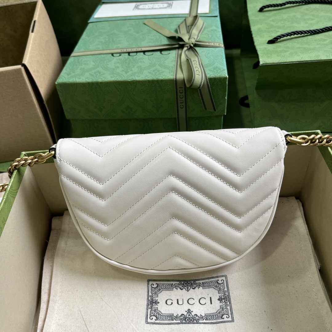 Gucci 746431 GG Marmont matelassé chain mini bag in beige leather