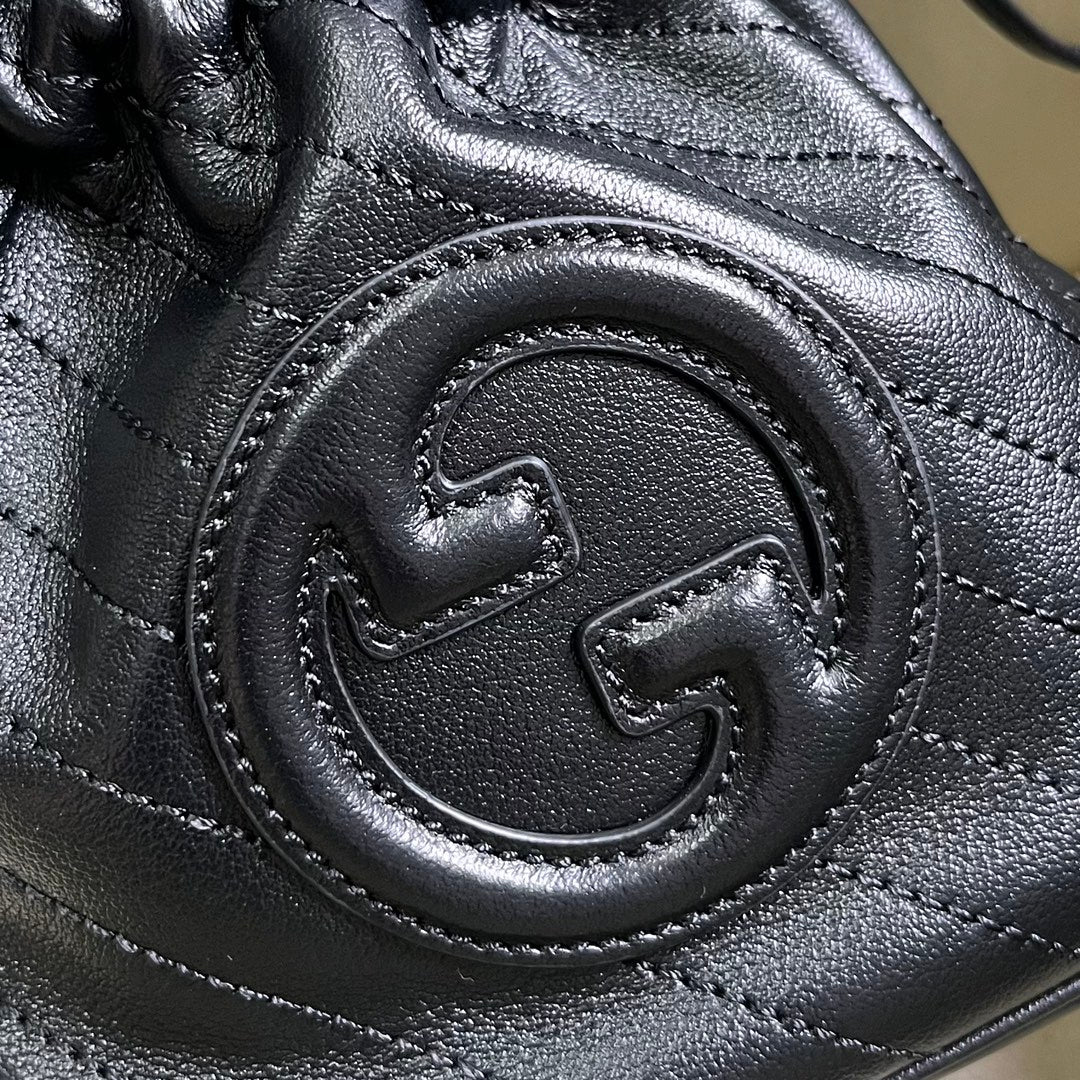 Gucci 760313 Blondie mini bucket bag in black leather