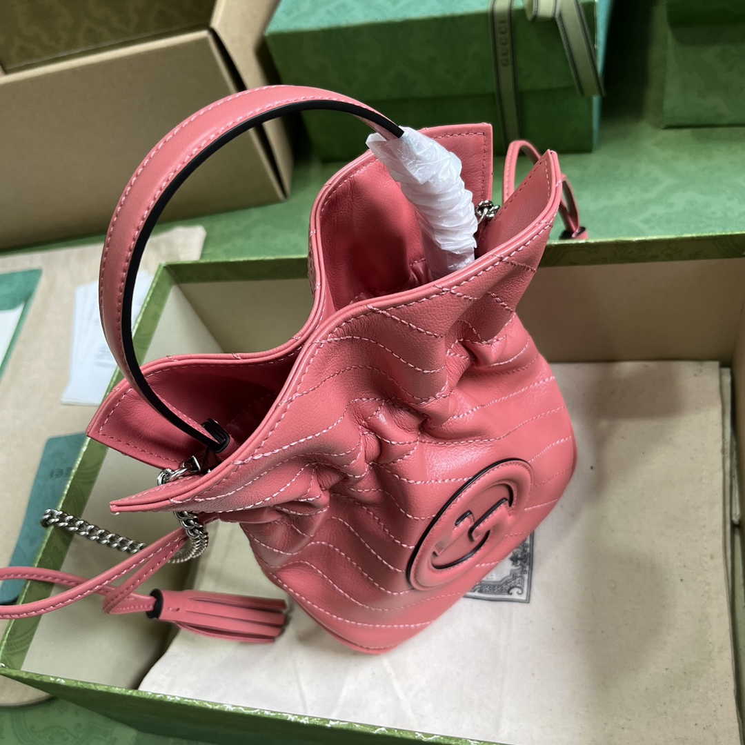 Gucci 760313 Blondie mini bucket bag in pink leather