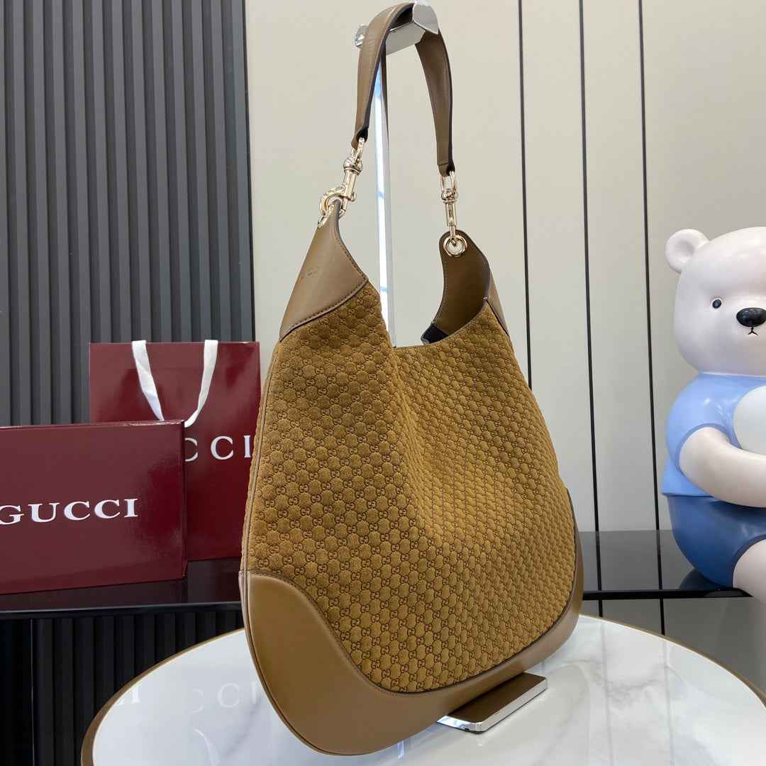 Gucci B large shoulder bag, 815924 in brown GG suede
