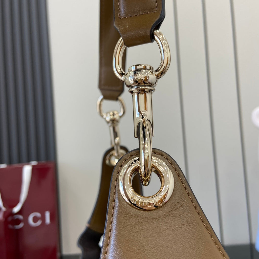 Gucci B large shoulder bag, 815924 in brown GG suede