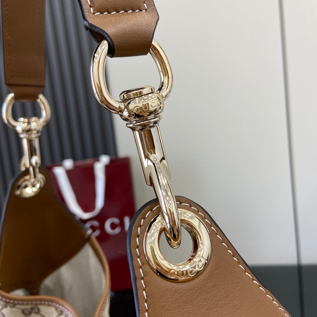 Gucci B large shoulder bag, 815924 in beige and dark brown