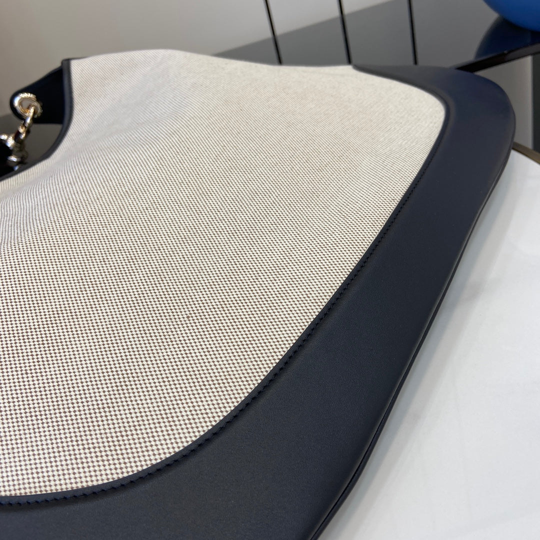 Gucci B Large shoulder bag, 815924 in natural canvas black leather