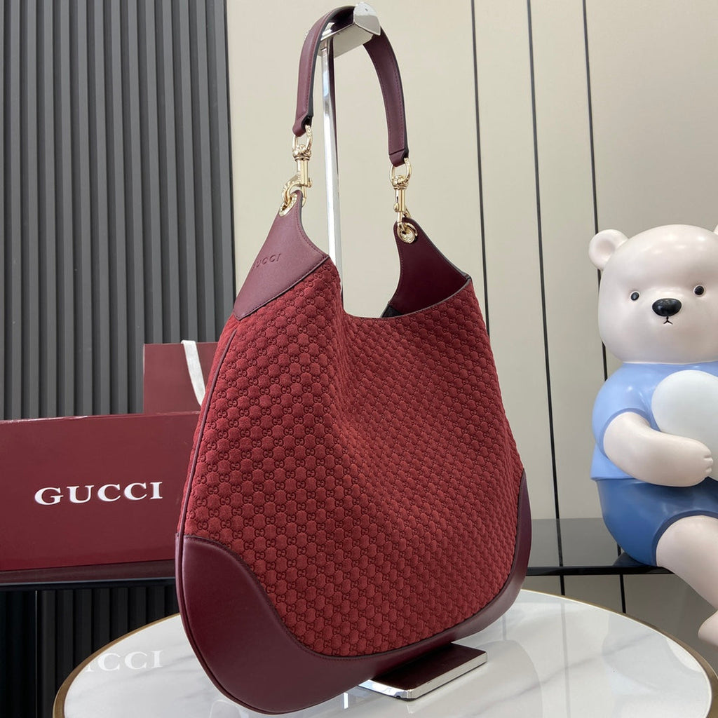 Gucci B large shoulder bag, 815924 in wine red GG suede