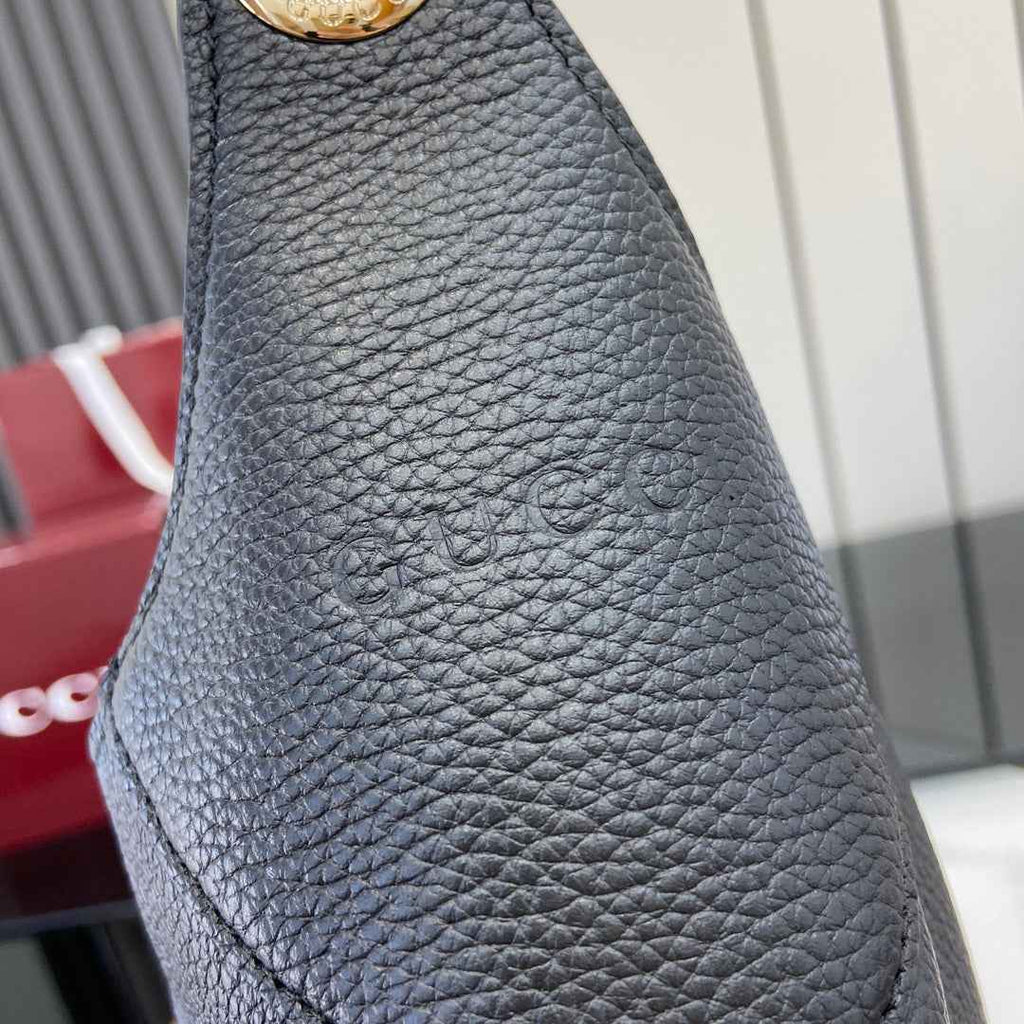 Gucci B large shoulder bag, 820169 in black leather