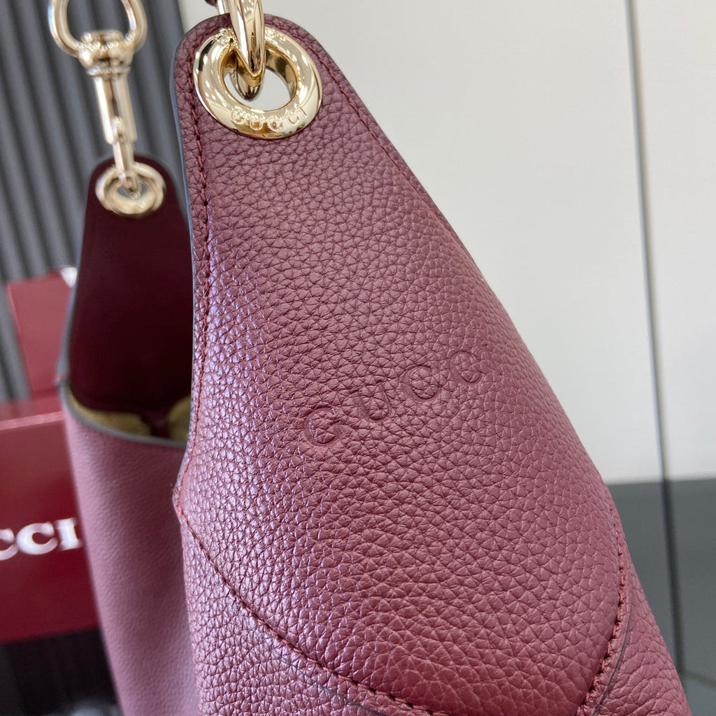 Gucci B large shoulder bag, 820169 in wine red leather