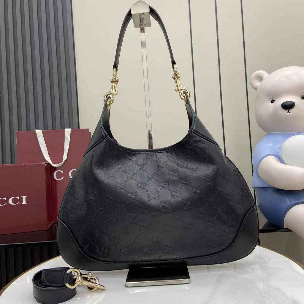 Gucci B medium shoulder bag, 834981 in black leather