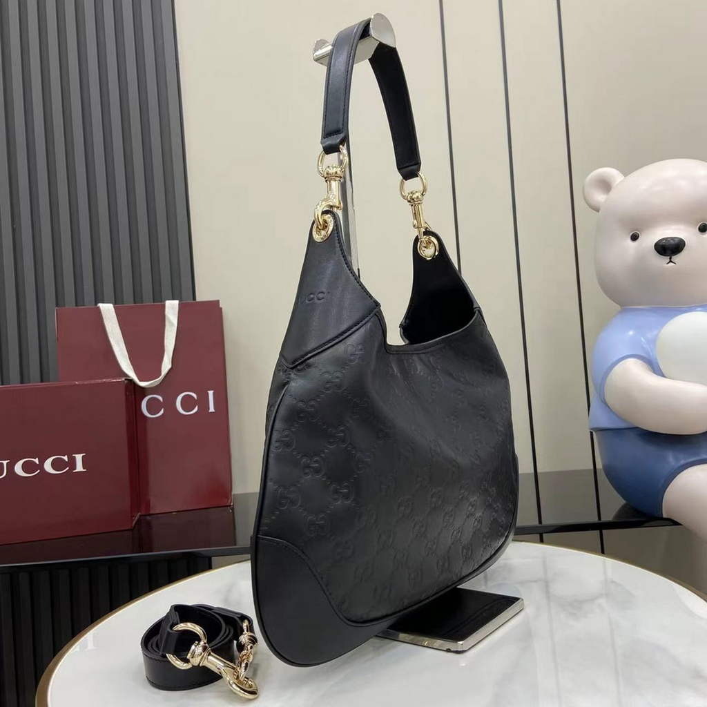 Gucci B medium shoulder bag, 834981 in black leather