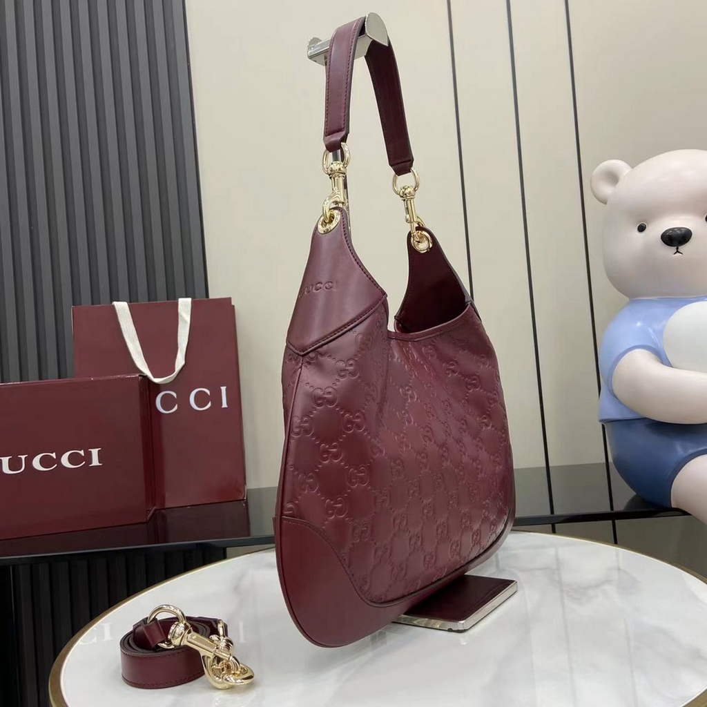 Gucci B medium shoulder bag, 834981 in wine red leather