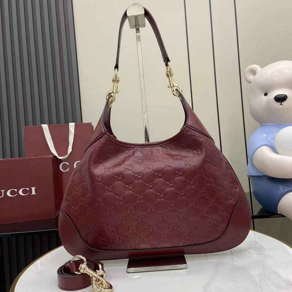 Gucci B medium shoulder bag, 834981 in wine red leather