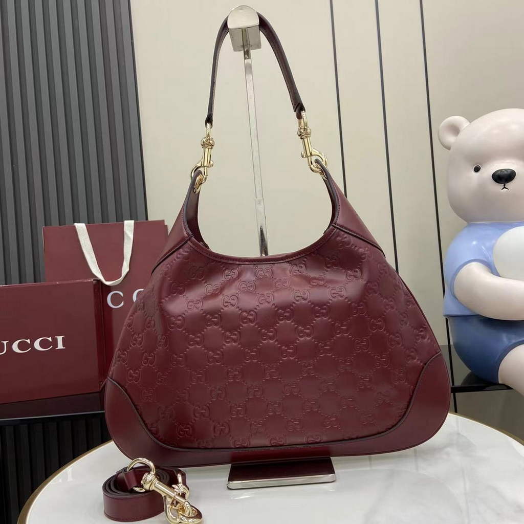 Gucci B medium shoulder bag, 834981 in wine red leather