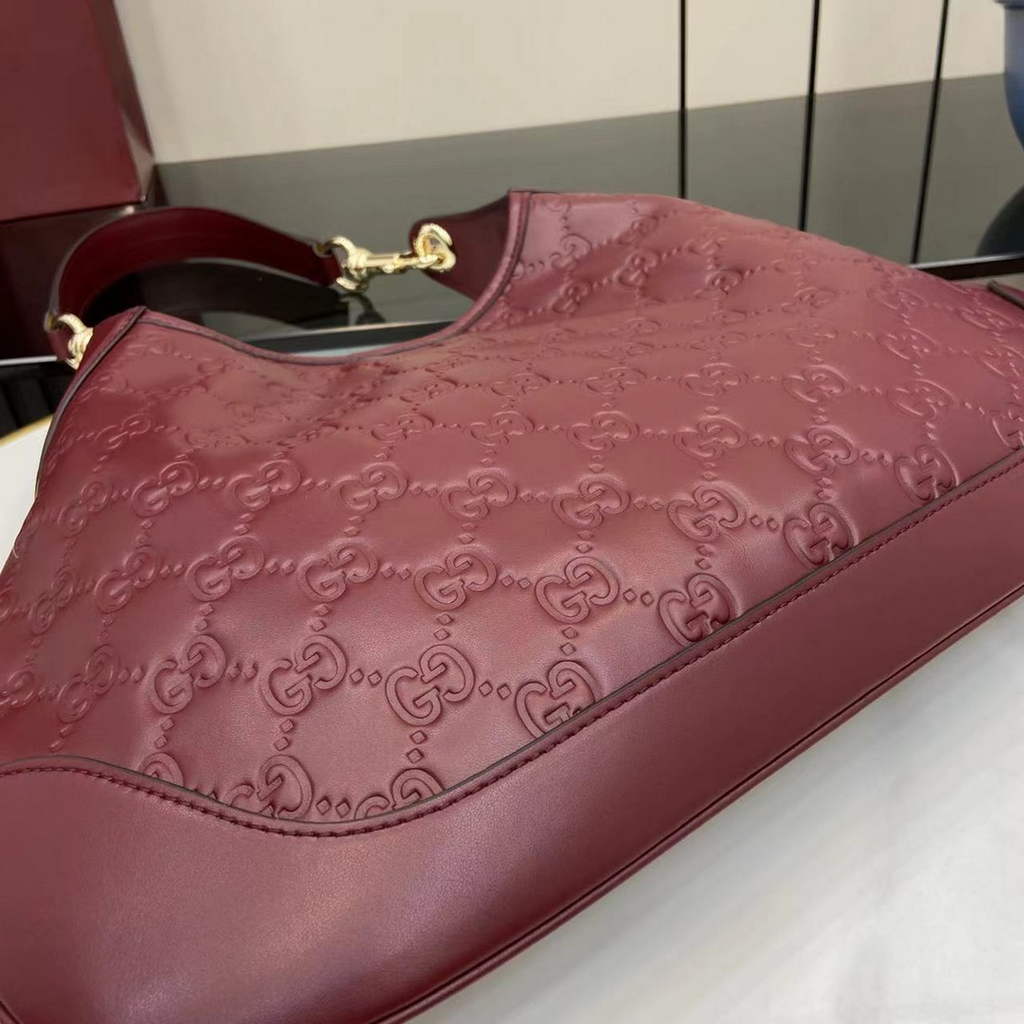 Gucci B medium shoulder bag, 834981 in wine red leather