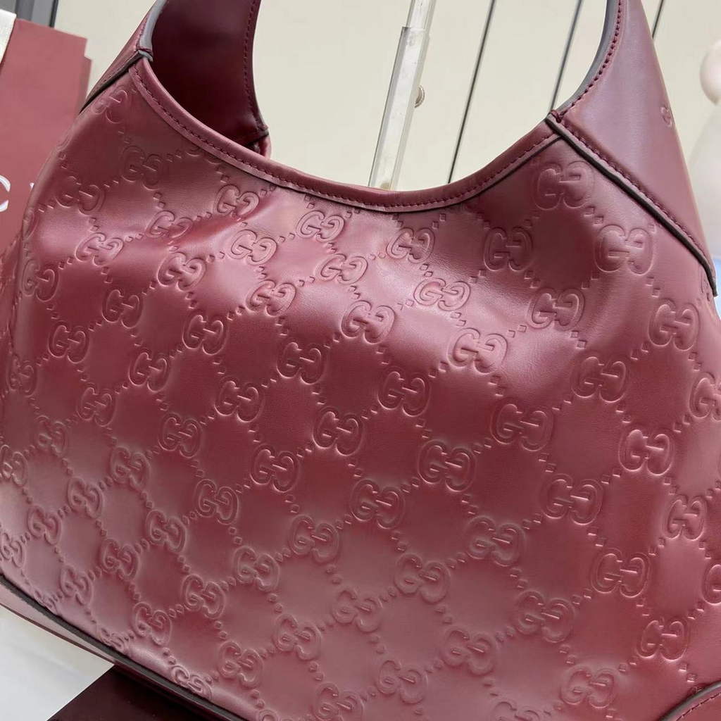 Gucci B medium shoulder bag, 834981 in wine red leather