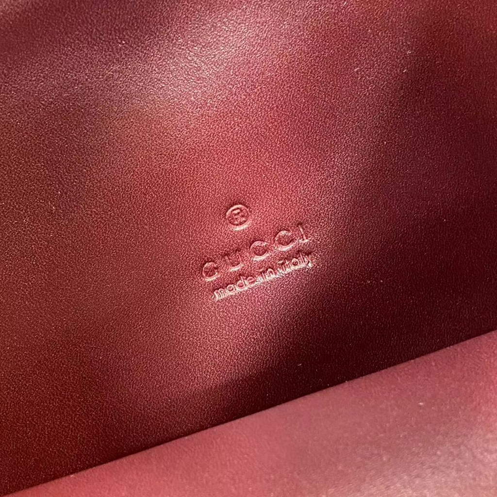Gucci B medium shoulder bag, 834981 in wine red leather