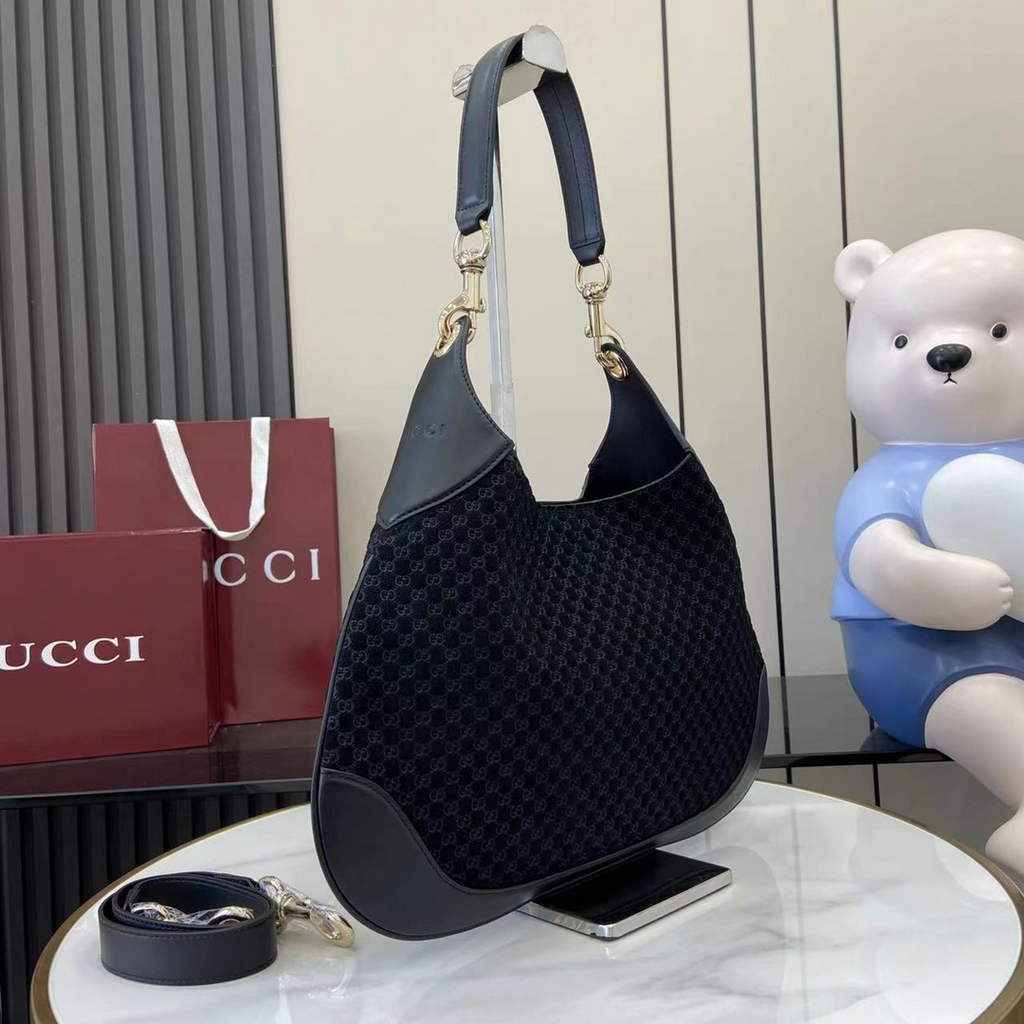 Gucci B medium shoulder bag, 834981 in black GG suede