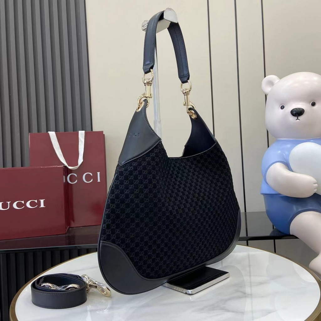 Gucci B medium shoulder bag, 834981 in black GG suede