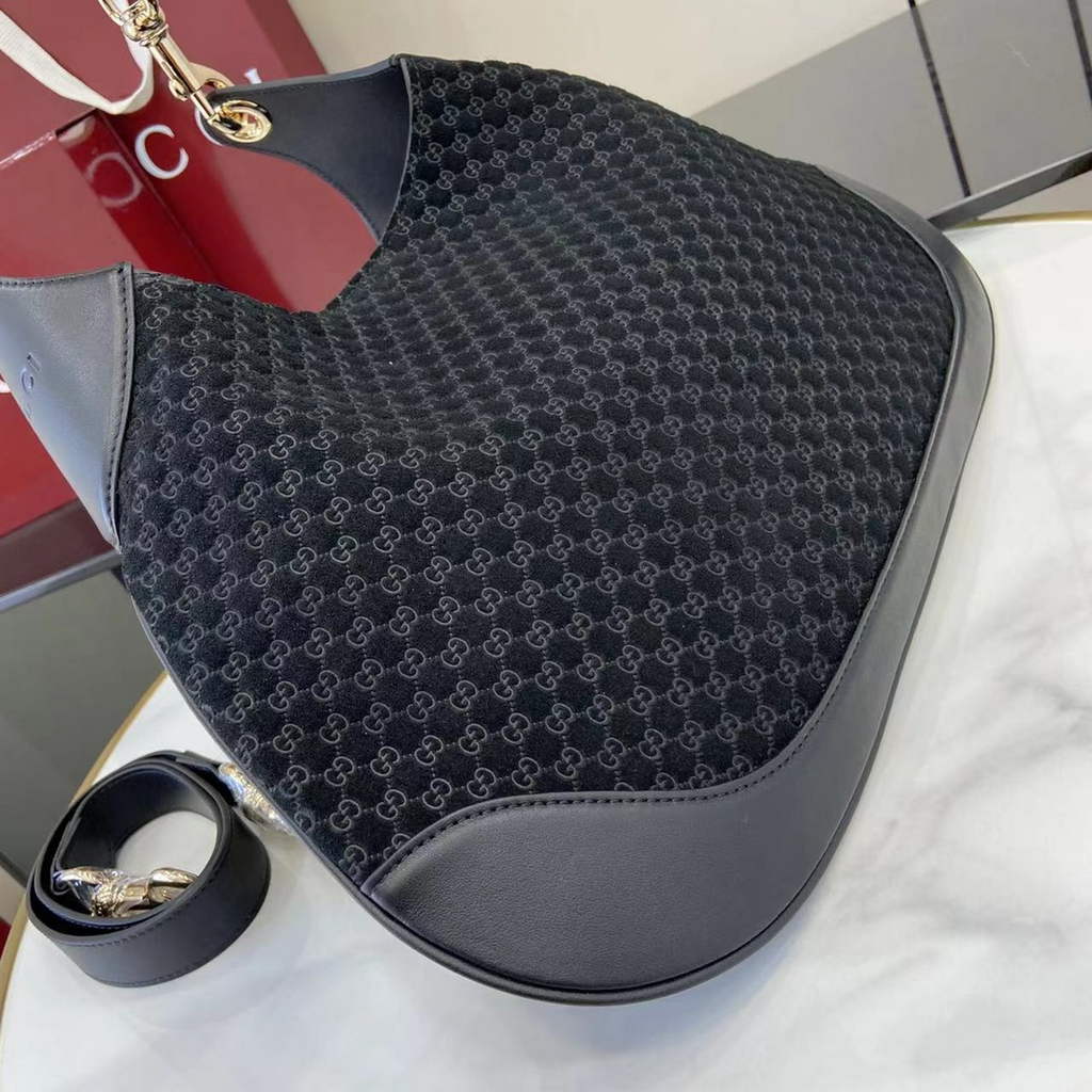 Gucci B medium shoulder bag, 834981 in black GG suede