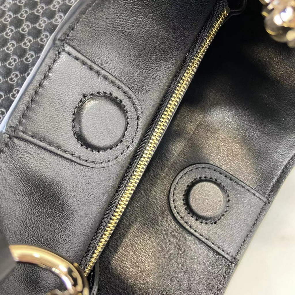 Gucci B medium shoulder bag, 834981 in black GG suede