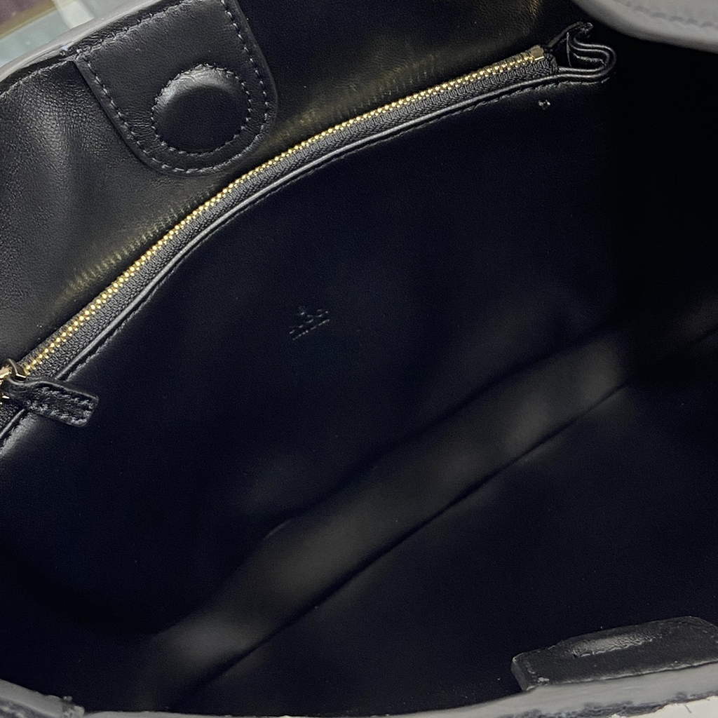Gucci B medium shoulder bag, 834981 in black GG suede