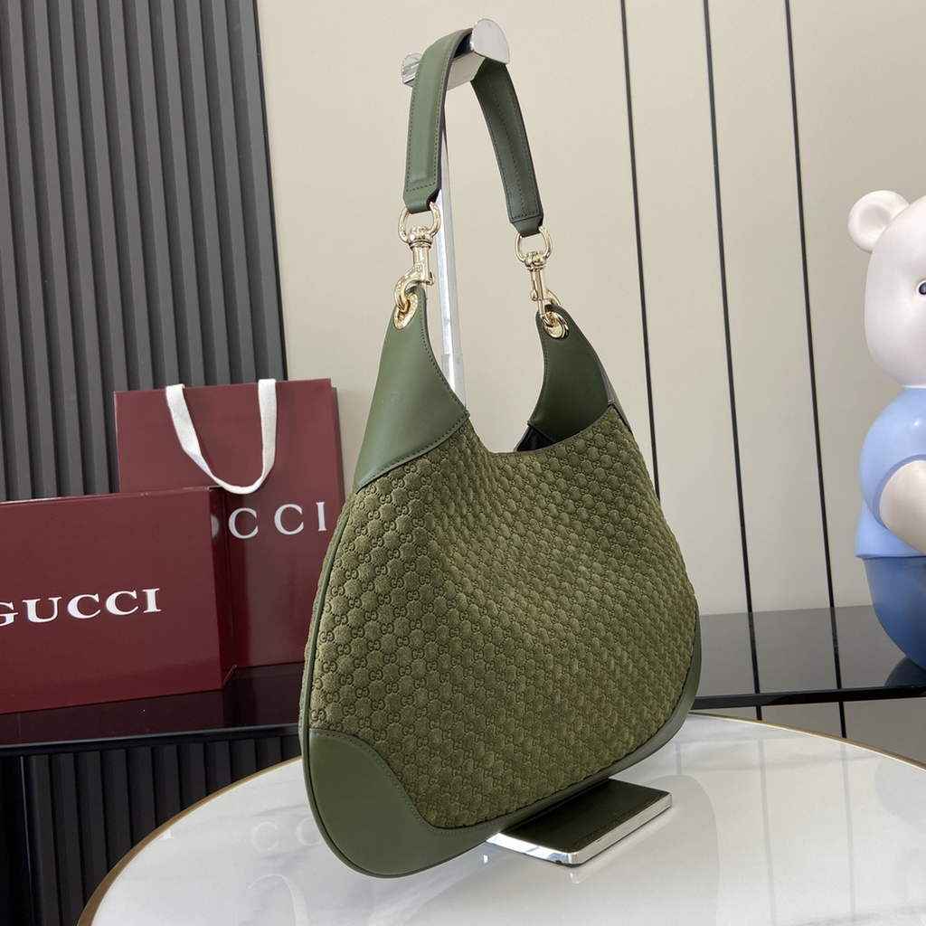 Gucci B medium shoulder bag, 834981 in green GG suede