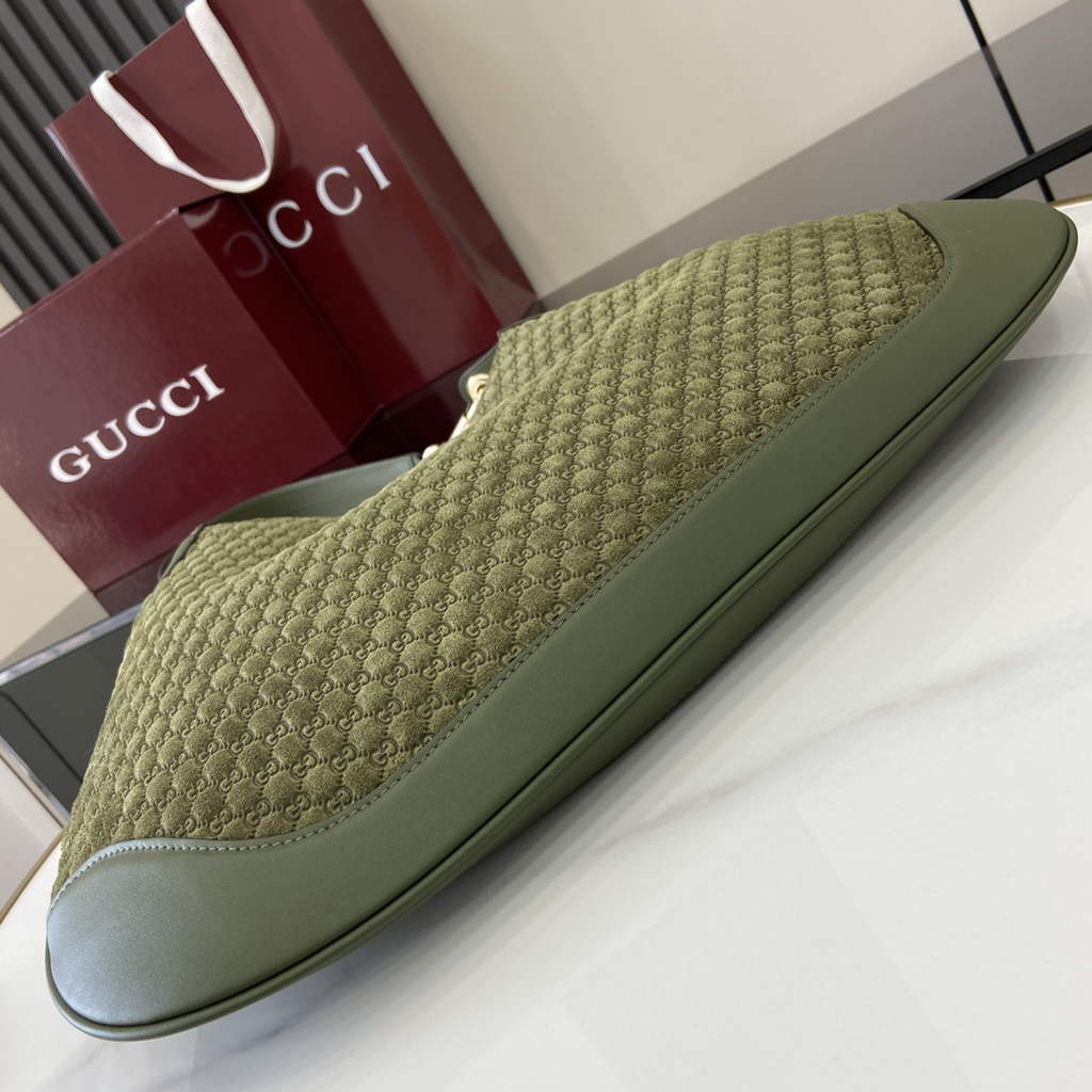 Gucci B medium shoulder bag, 834981 in green GG suede