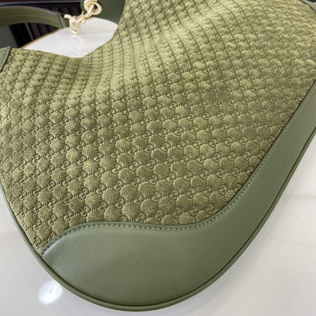 Gucci B medium shoulder bag, 834981 in green GG suede