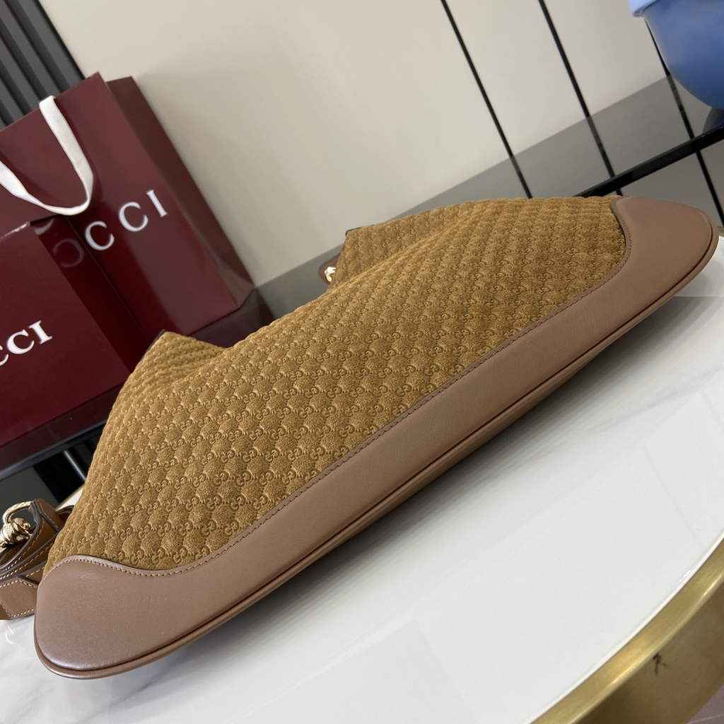 Gucci B medium shoulder bag, 834981 in brown GG suede