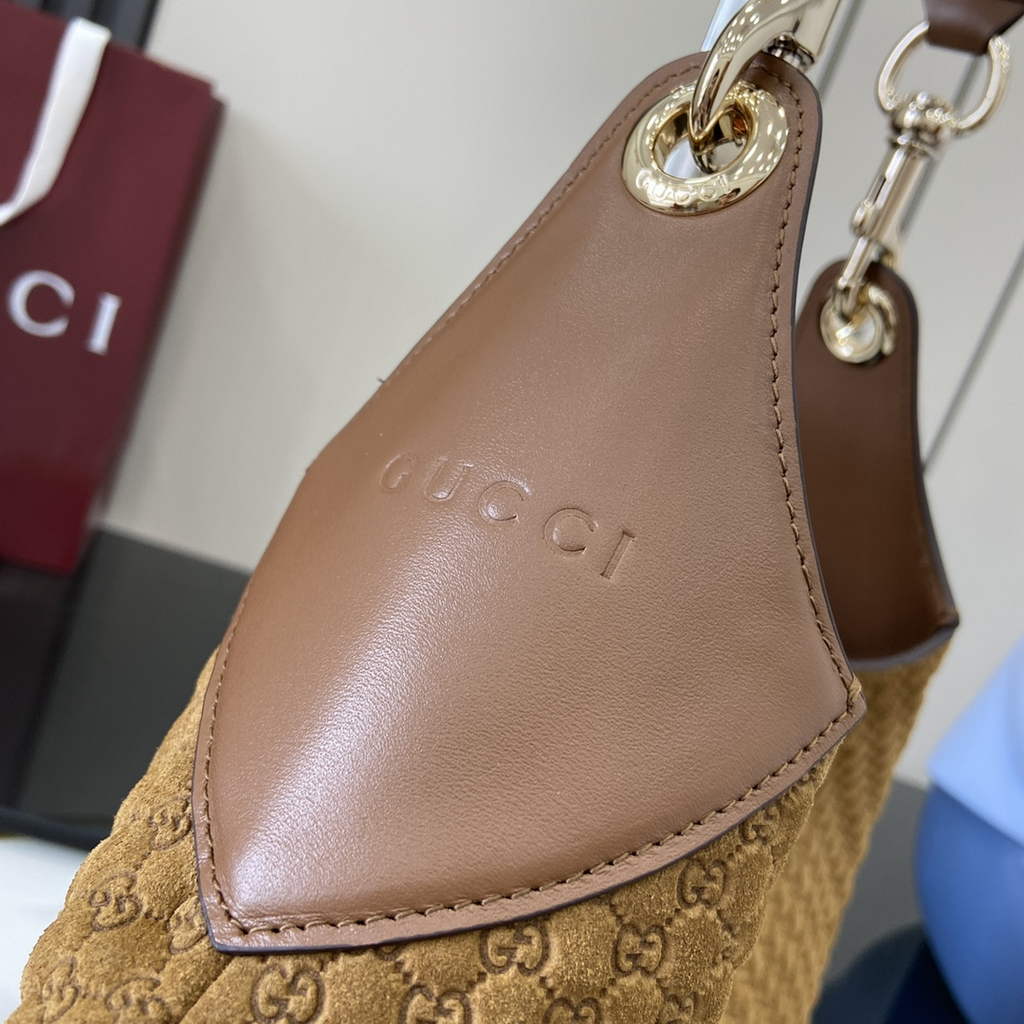 Gucci B medium shoulder bag, 834981 in brown GG suede