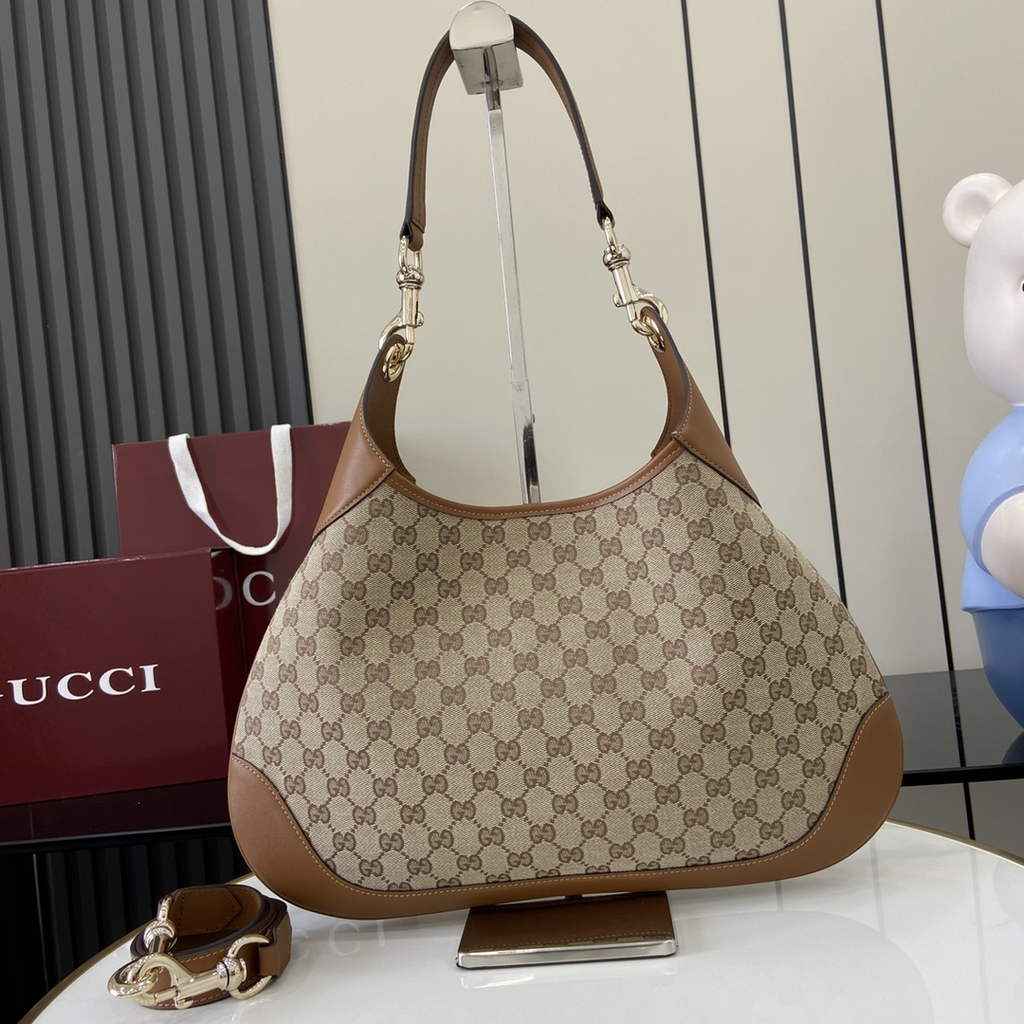 Gucci B medium shoulder bag, 834981 in beige GG