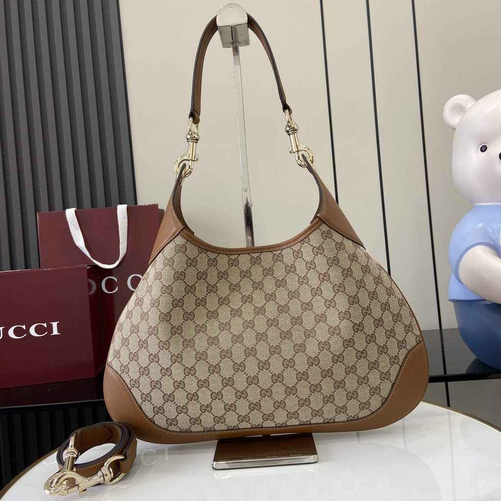 Gucci B medium shoulder bag, 834981 in beige GG