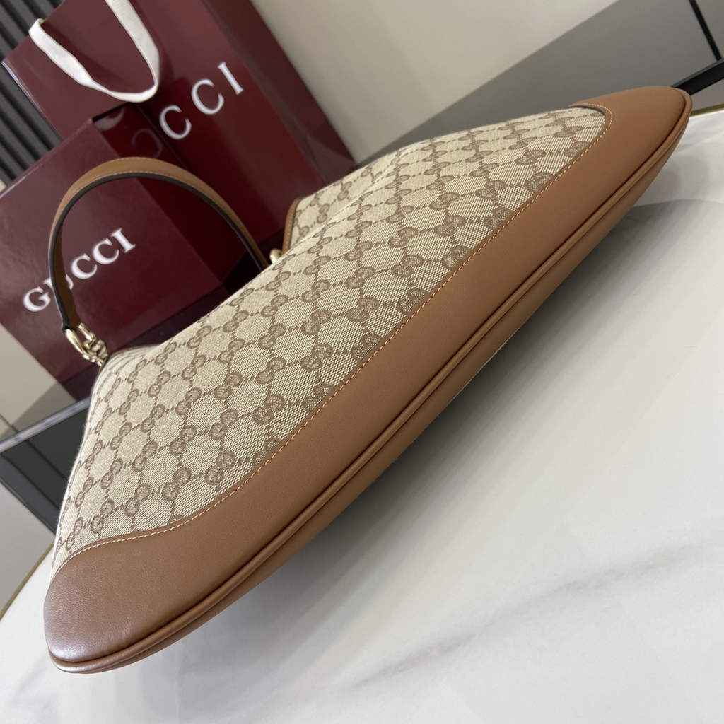 Gucci B medium shoulder bag, 834981 in beige GG