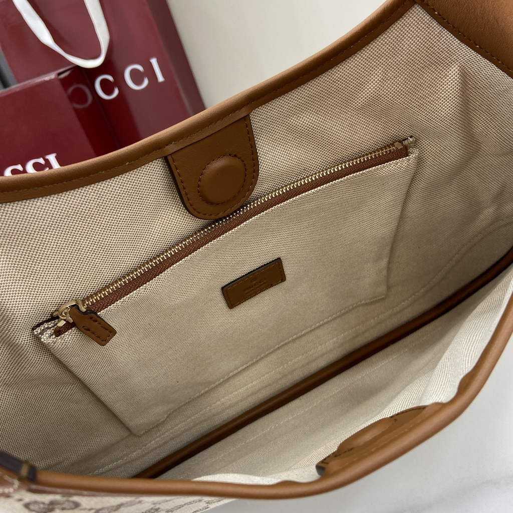 Gucci B medium shoulder bag, 834981 in beige GG