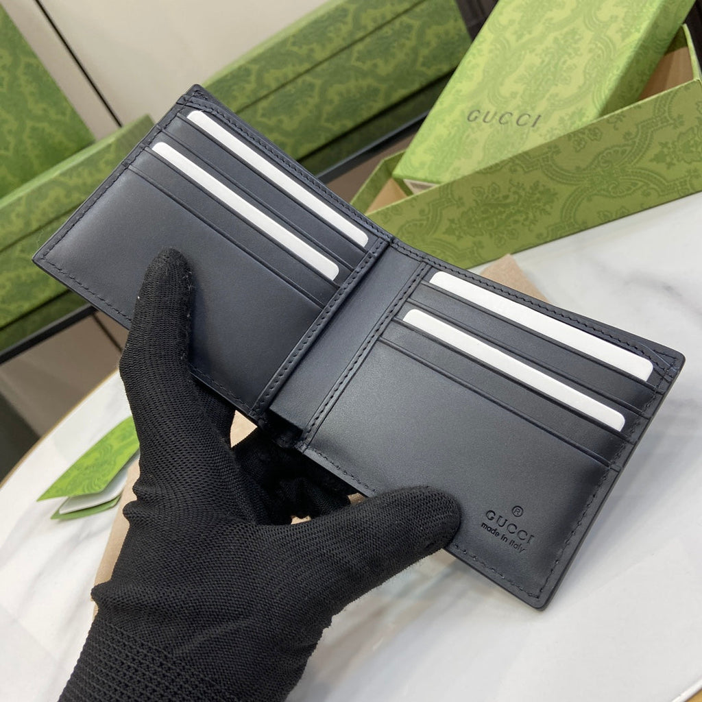 Gucci Bifold Wallet GG Supreme 408827
