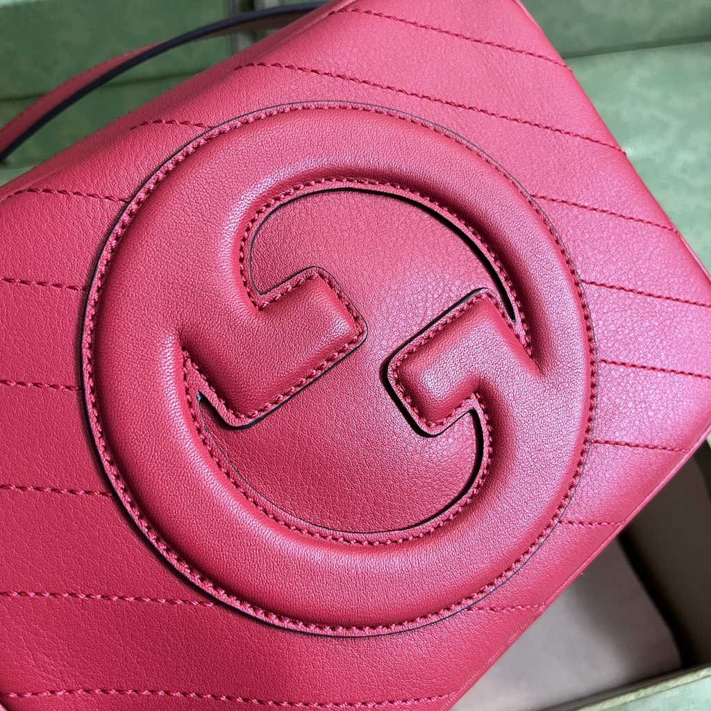 Gucci Blondie small shoulder bag in red leather 742360