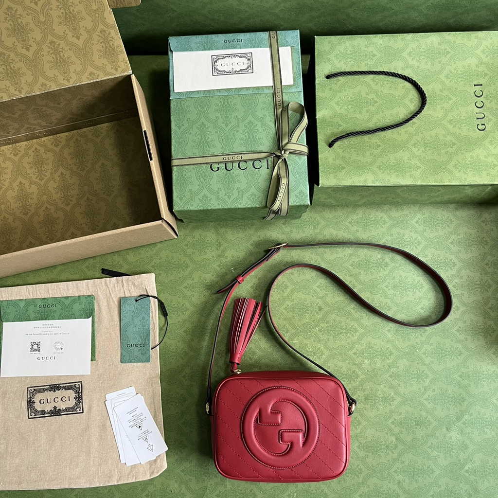 Gucci Blondie small shoulder bag in red leather 742360