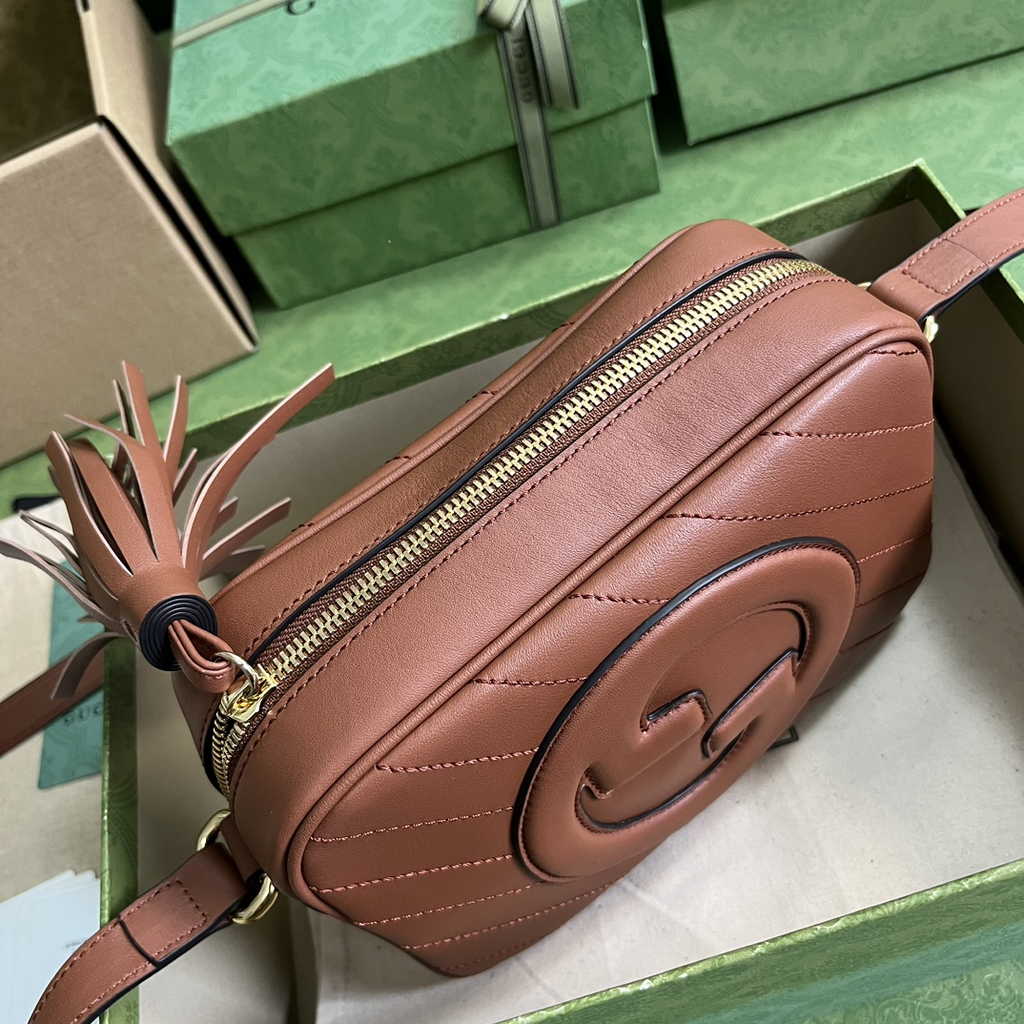 Gucci Blondie small shoulder bag in brown leather 742360
