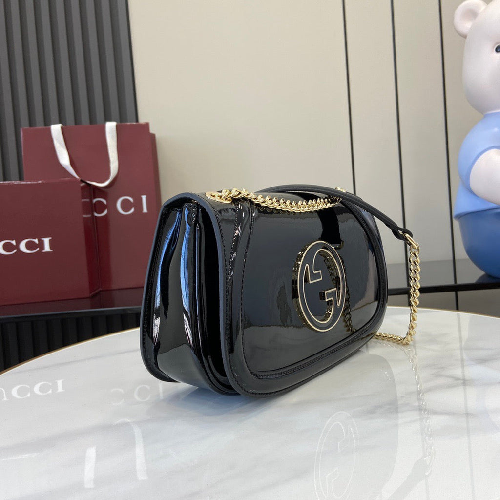 Gucci Blondie small shoulder bag in black patent leather 815715