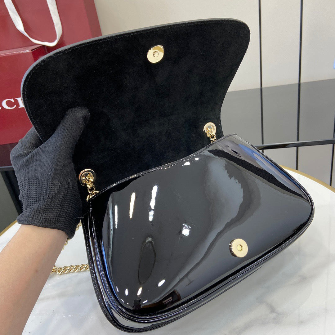 Gucci Blondie small shoulder bag in black patent leather 815715