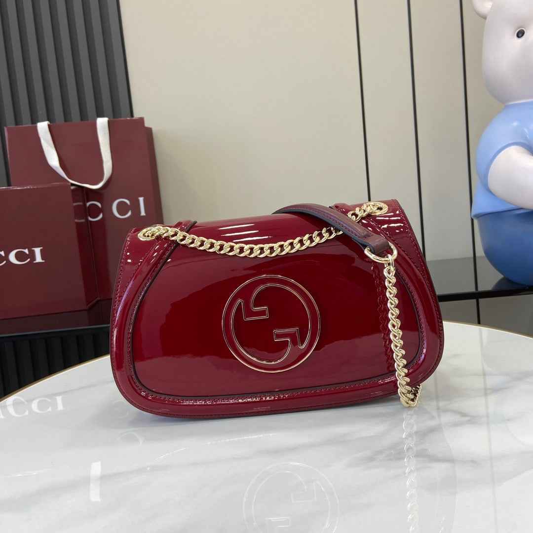 Gucci Blondie small shoulder bag in red patent leather 815715