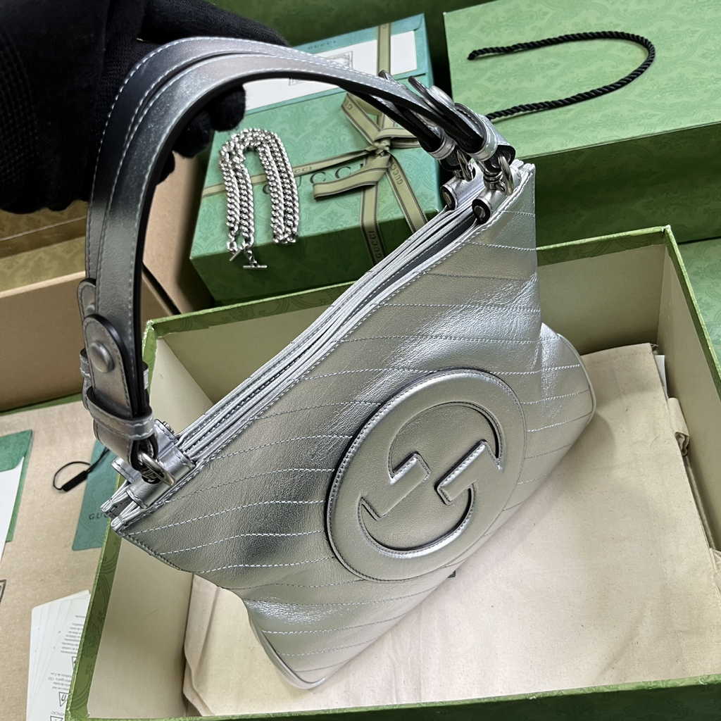 Gucci Blondie small tote bag in silver lamé leather 751518