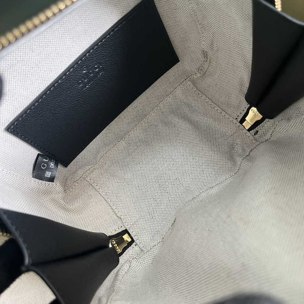 Gucci Blondie top handle bag in black leather ‎744434