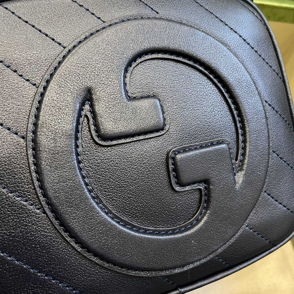 Gucci Blondie top handle bag in navy blue leather ‎744434