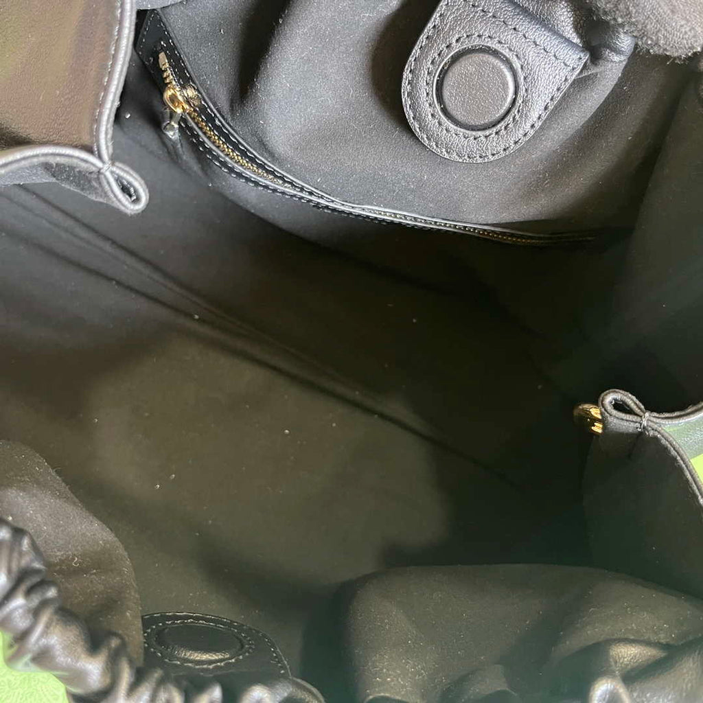 Gucci Deco medium tote bag in black leather 746210