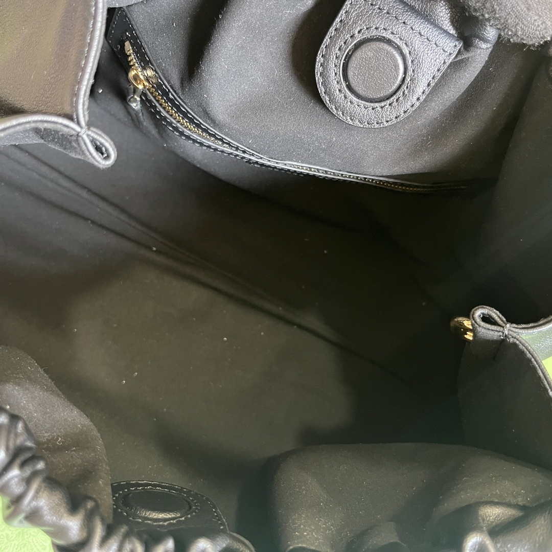Gucci Deco medium tote bag in black leather 746210