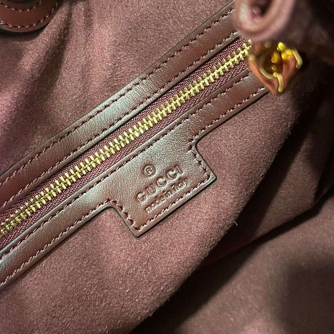 Gucci Deco medium tote bag in red leather 746210