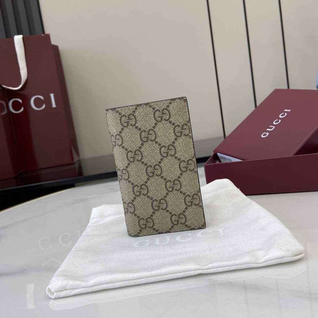 Gucci GG Emblem bi-fold card case, 821209 in beige fabric