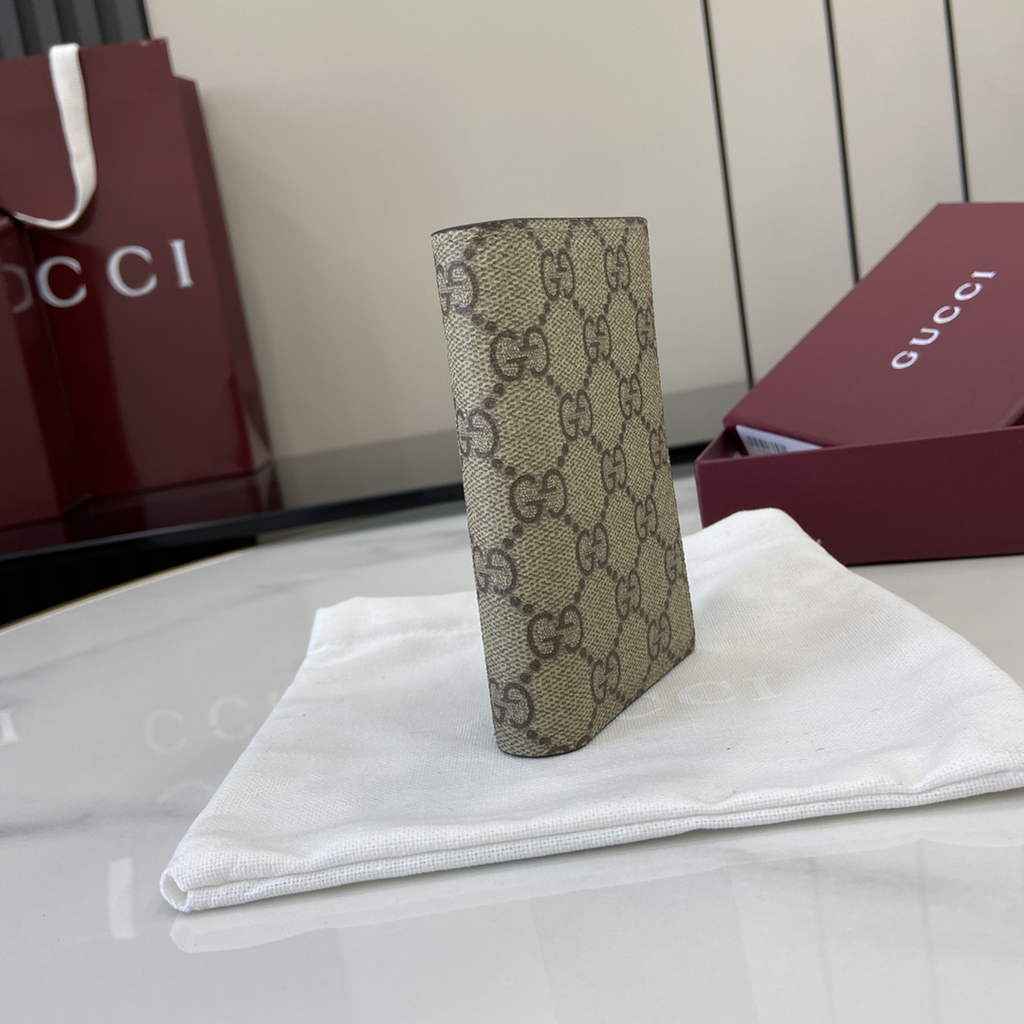 Gucci GG Emblem bi-fold card case, 821209 in beige fabric