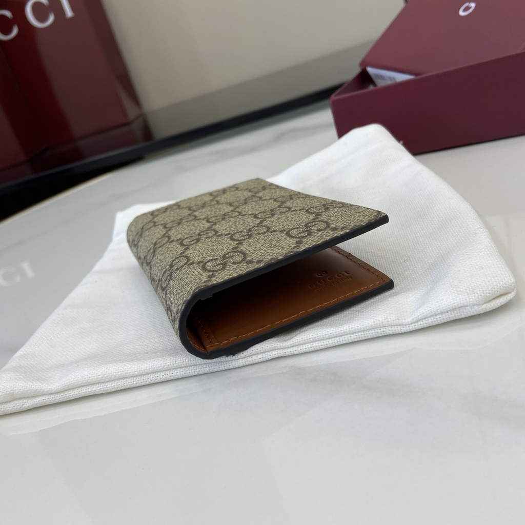 Gucci GG Emblem bi-fold card case, 821209 in beige fabric